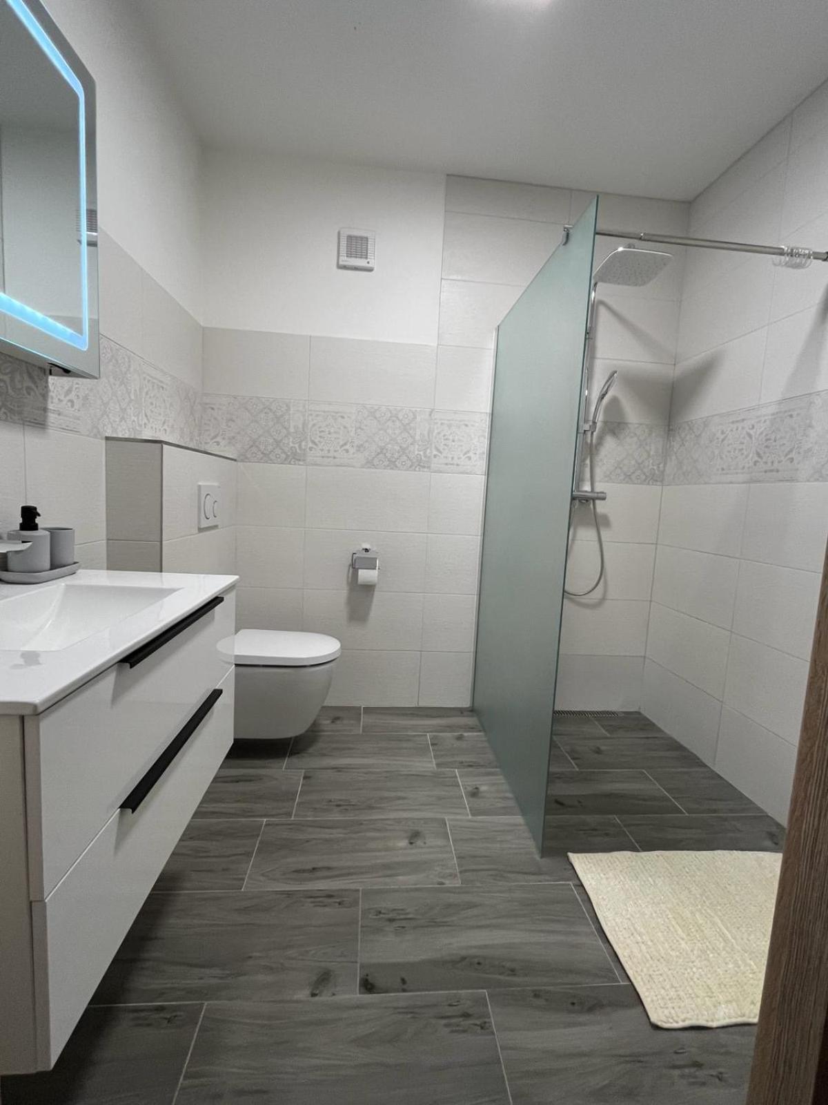 Apartman Kuga ミクロフ エクステリア 写真